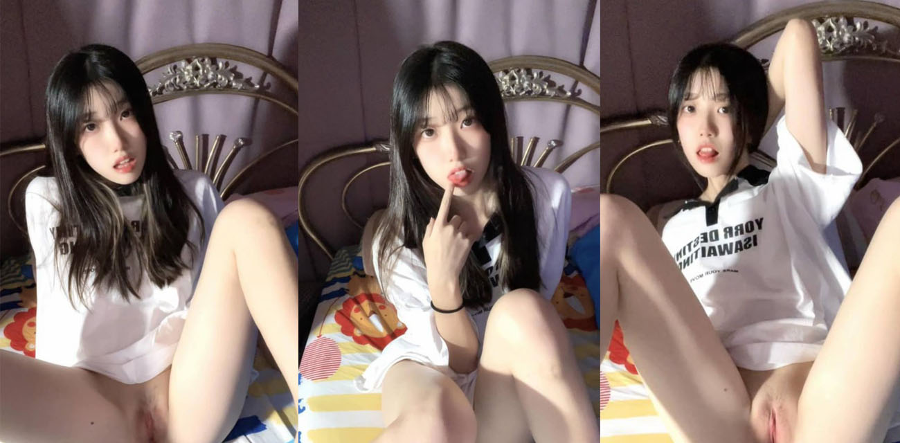 清纯反差婊【尹妮】自慰视频惨遭泄密，无毛白虎超粉嫩逼，逼缝紧致水光闪闪反差婊实锤