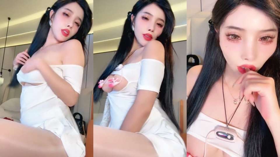 现实版妲己【白熙】9月福利视频，魔鬼身材油亮丝袜绝美白虎销魂口舌自慰爆插狂喷 (4)